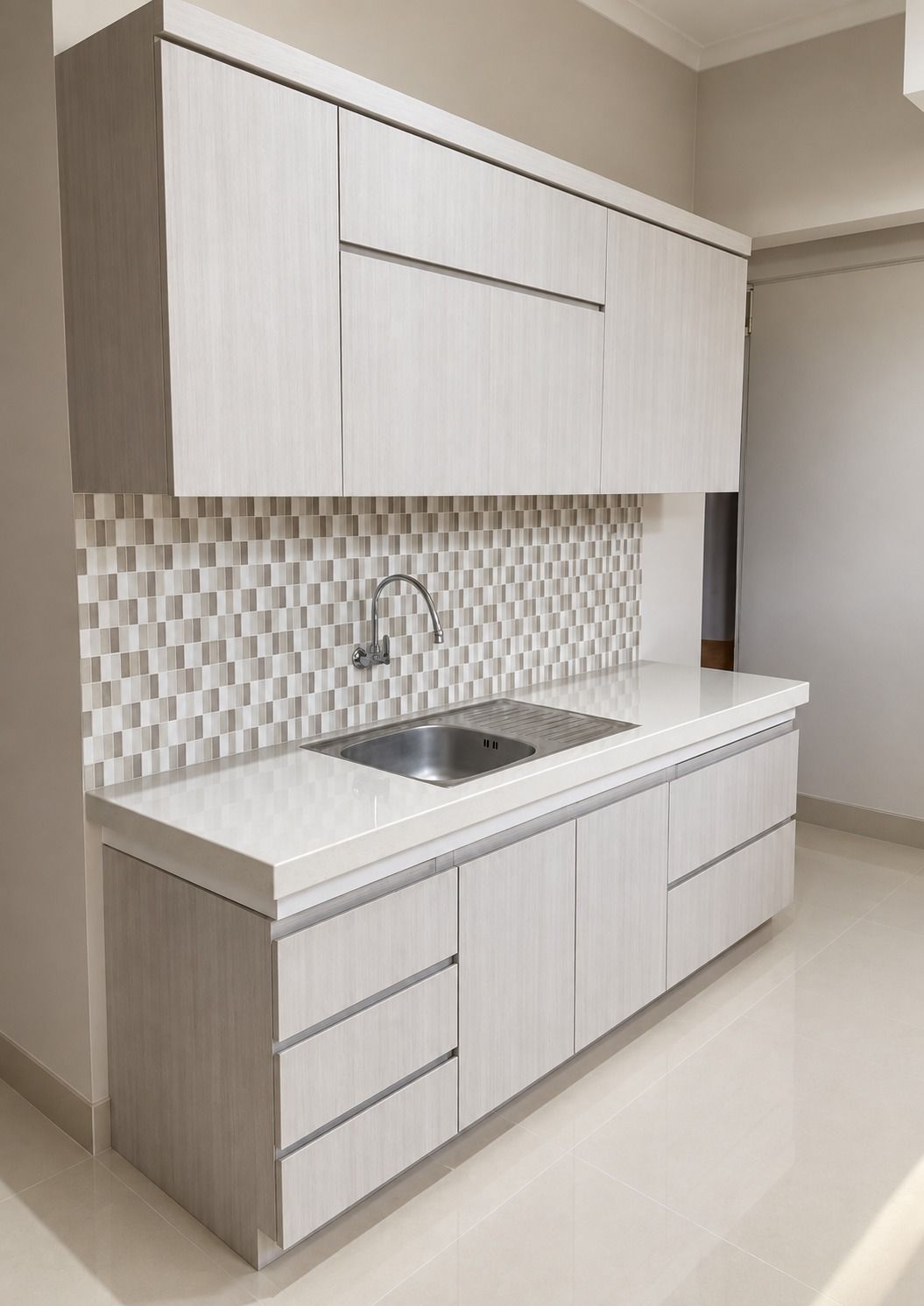 Dapur putih dengan kabinet tinggi, dokumentasi foto 2.