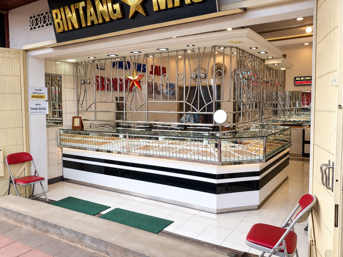 Ragam display dan interior toko, dokumentasi foto 2.