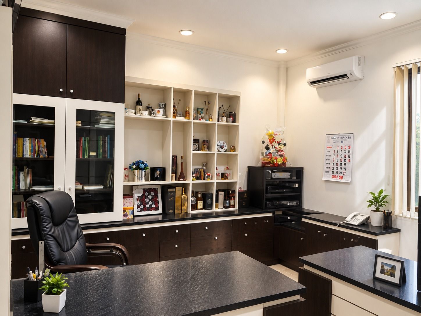 Kabinet dan rak ruang kerja, dokumentasi foto 1.
